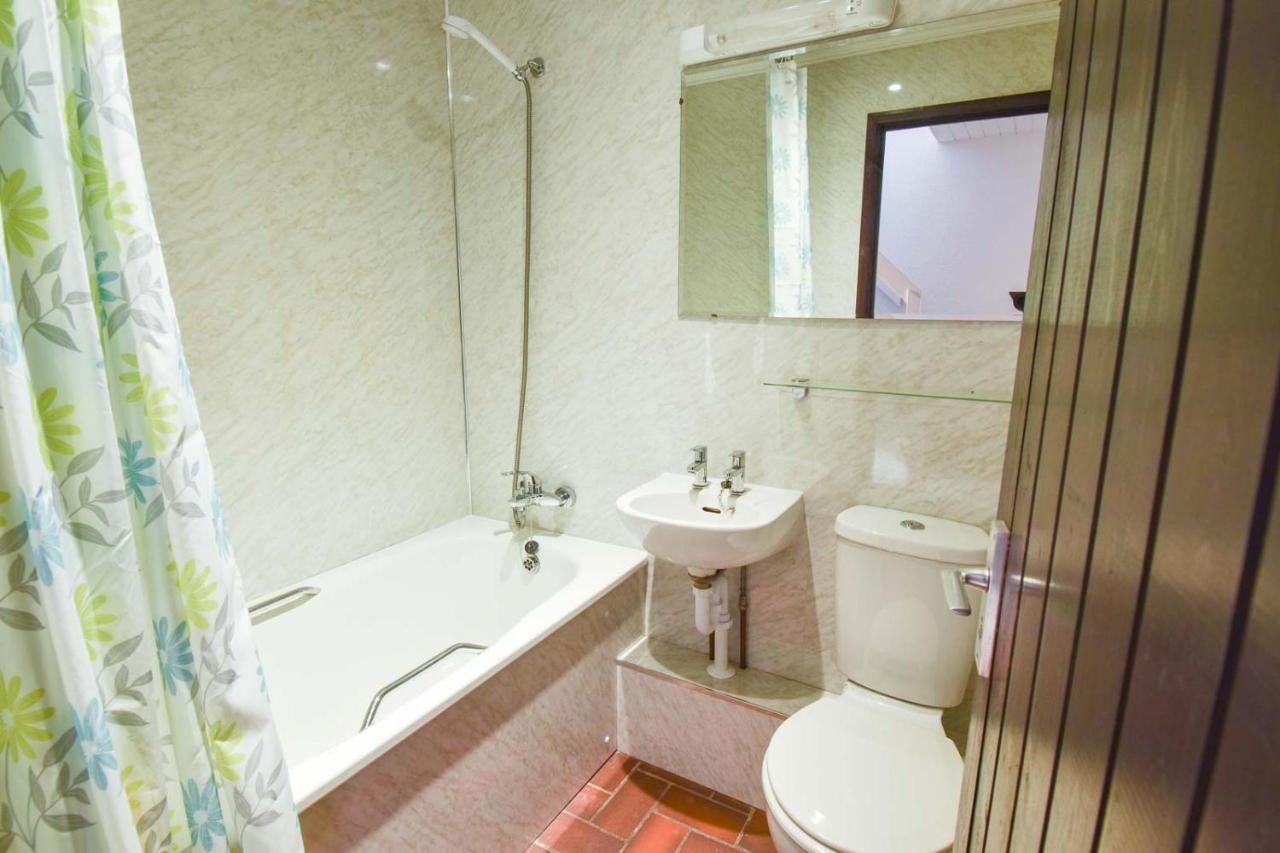 Long Byres Holiday Cottages 브램프톤 외부 사진